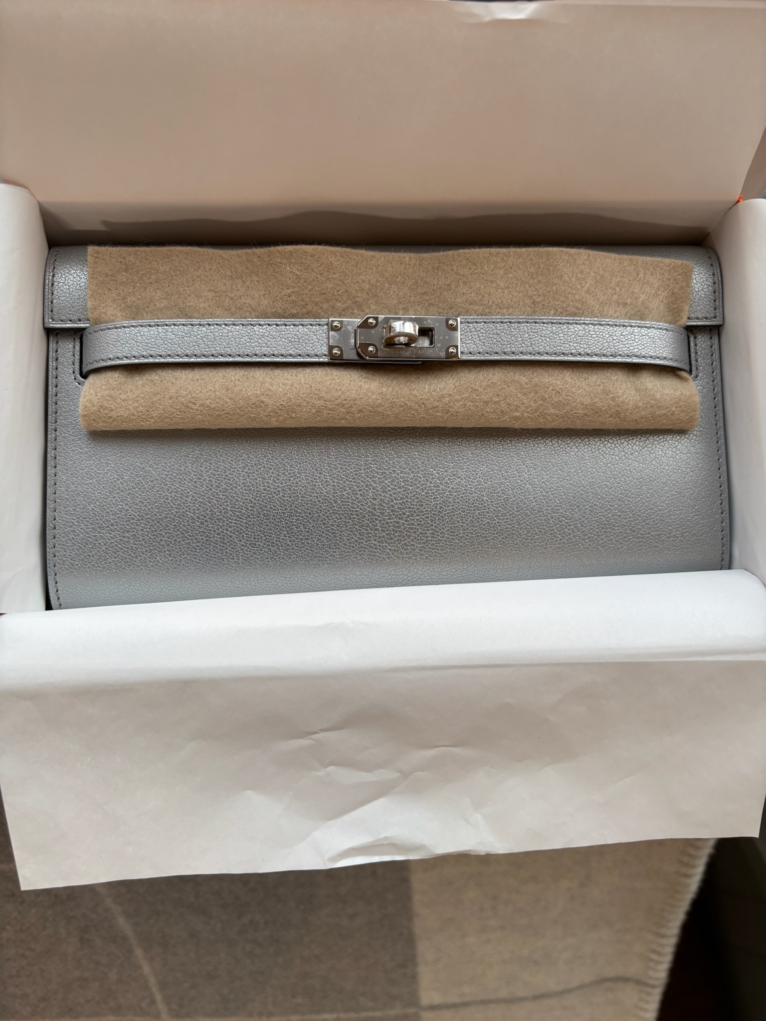 Hermès Kelly To Go Argent Chevre PHW