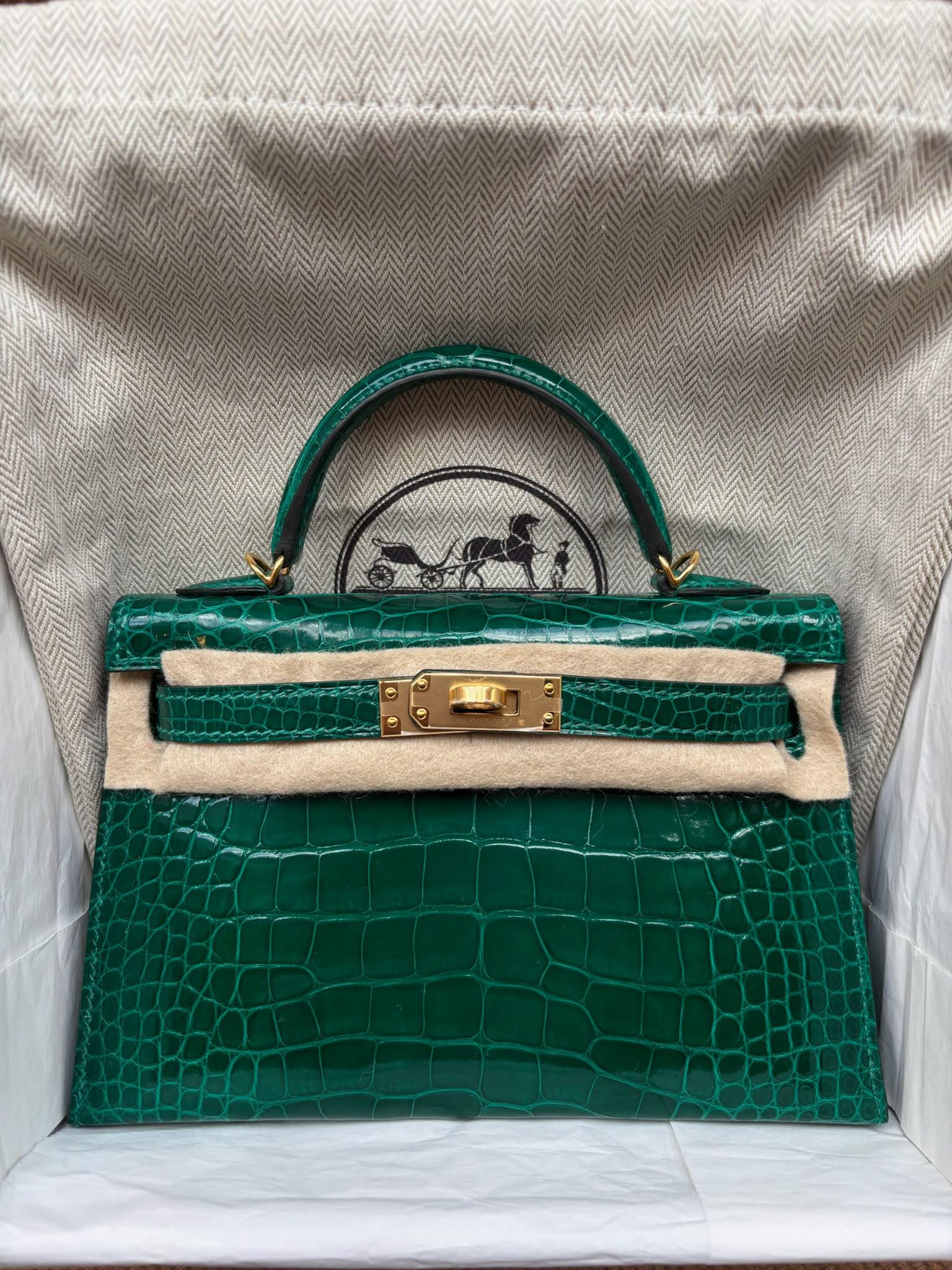 Hermès Mini Kelly Vert Emeraude Shiny Alligator GHW